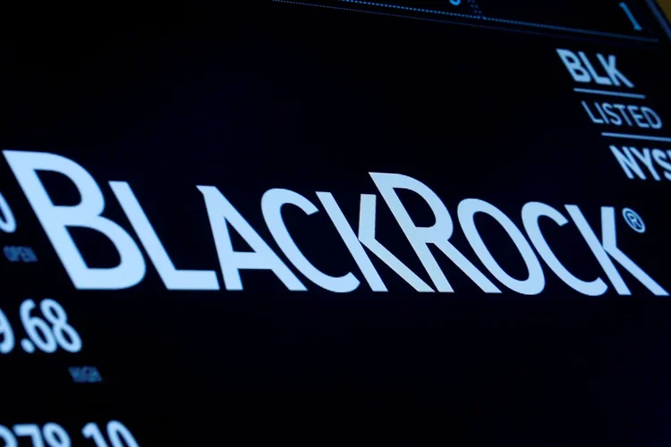 “Bancos Brasileiros Surpreendem com Investimentos em ETFs de Bitcoin”, Afirma CEO da BlackRock