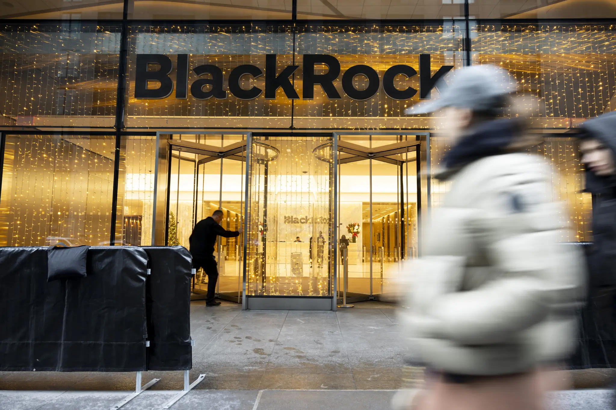 BlackRock atinge recorde histórico com US$ 12,5 trilhões em ativos sob gestão