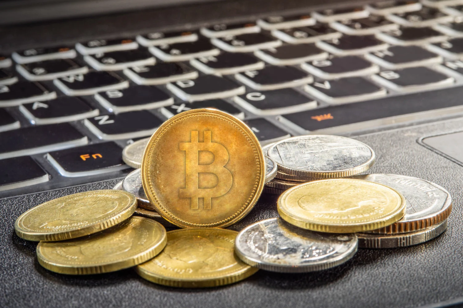 O Bitcoin é negociado temporariamente a $24.000 no par USD1 da Binance, em um movimento acelerado