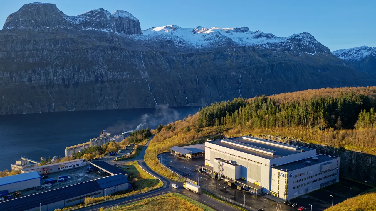 A WhiteFiber firmou um contrato de colocation de 10 anos e 40 MW com a Nscale, estimado em aproximadamente US$ 865 milhões