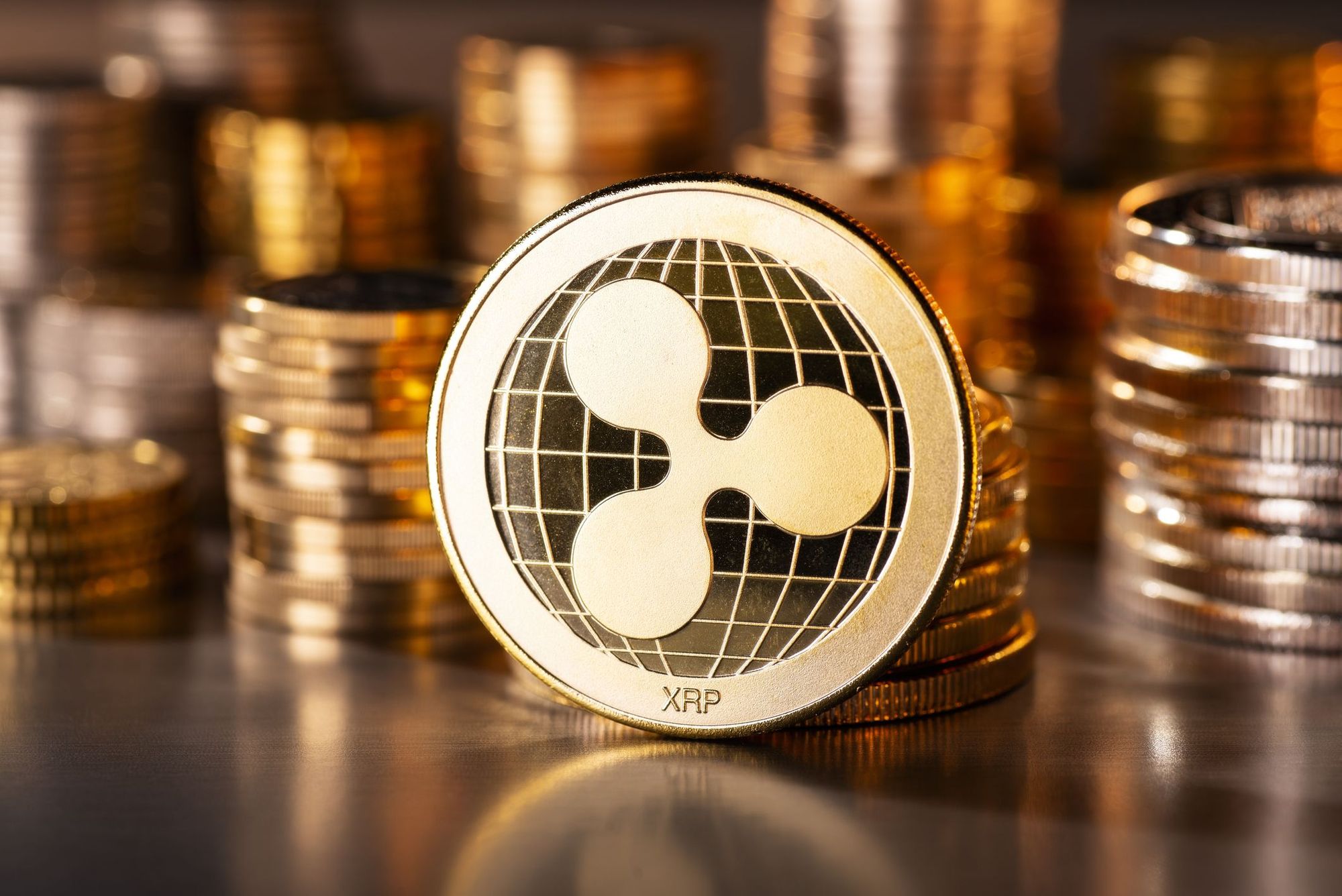 XRP sofre queda, enquanto o bitcoin recua novamente para a faixa de $85.000 após período de alta