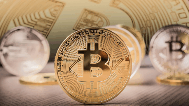 Enquanto o mercado se organiza para uma semana movimentada com discursos sobre a guerra comercial em Davos, o Bitcoin permanece estável, cotado a US$ 93.000