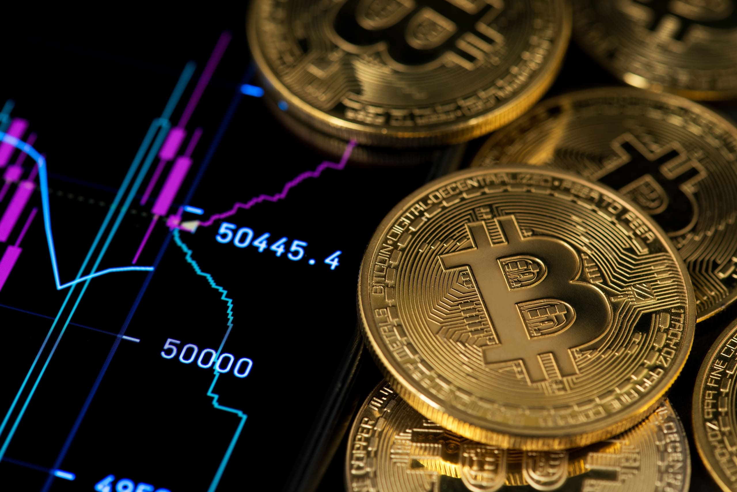 O Bitcoin se mantém estável abaixo de US$ 92.000, enquanto as moedas de privacidade apresentam alta. As mineradoras de criptomoedas disparam com as novidades da Meta AI