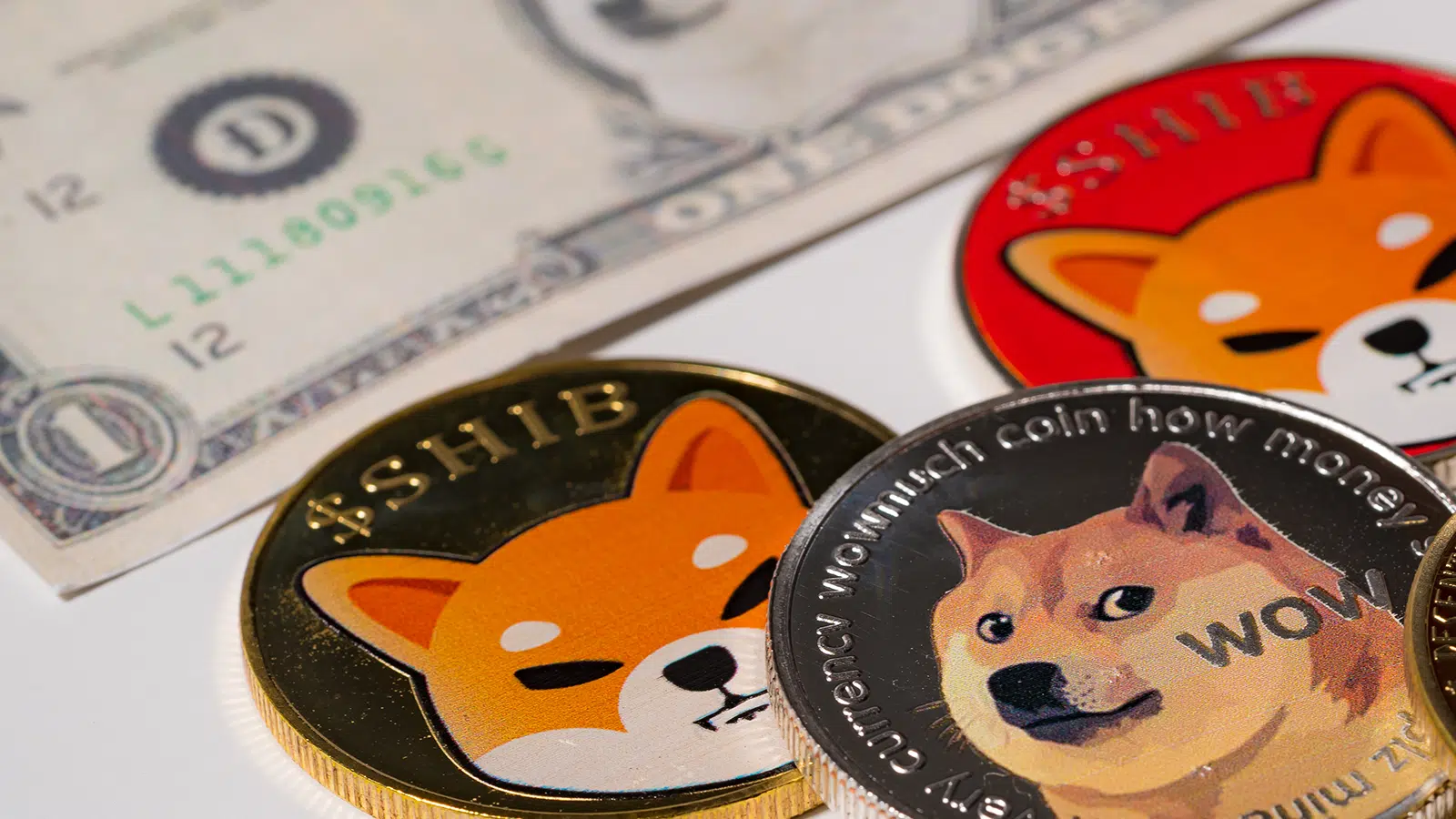 Dogecoin registra alta de 4% durante o rali de memecoins, com a formação de um golden cross de curto prazo