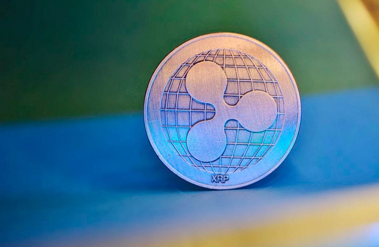 XRP sofre uma queda de 4%, enquanto os traders monitoram a manutenção do suporte de $1,88