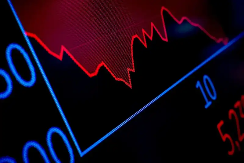 Enquanto as preocupações com a IA fazem as ações da IBM caírem 11%, as criptomoedas enfrentam quedas ainda mais significativasREUTERS/Brendan McDermidEnquanto as preocupações com a IA fazem as ações da IBM caírem 11%, as criptomoedas enfrentam quedas ainda mais significativas