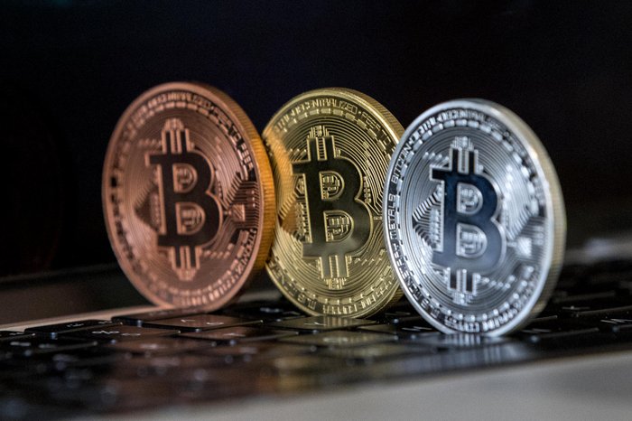 Recuperação do Bitcoin perde força com a queda em software e private equity, que arrasta ações e criptomoedas para baixo