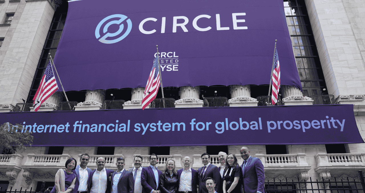 As ações da Circle caem 20% com a divulgação de um novo rascunho do Clarity Act, que ameaça as recompensas de stablecoins