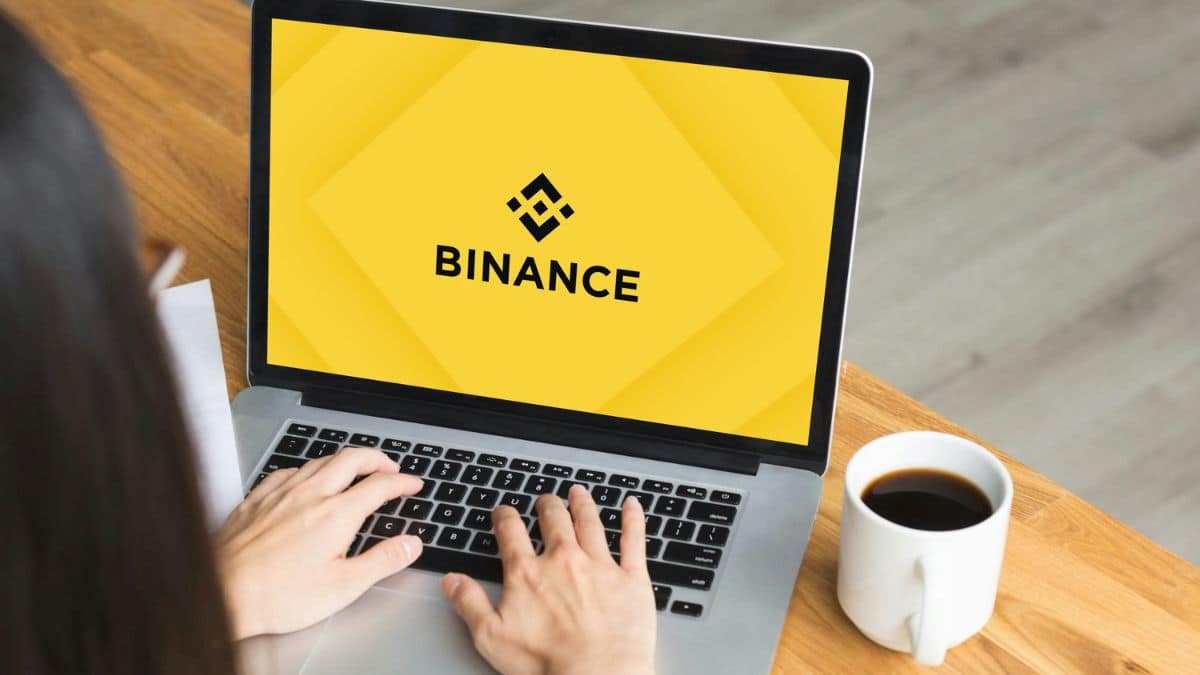 Binance e Bitget apuram aumento de 4.500% no token da RAVE, à medida que aumentam as acusações de rali manipulado por insiders