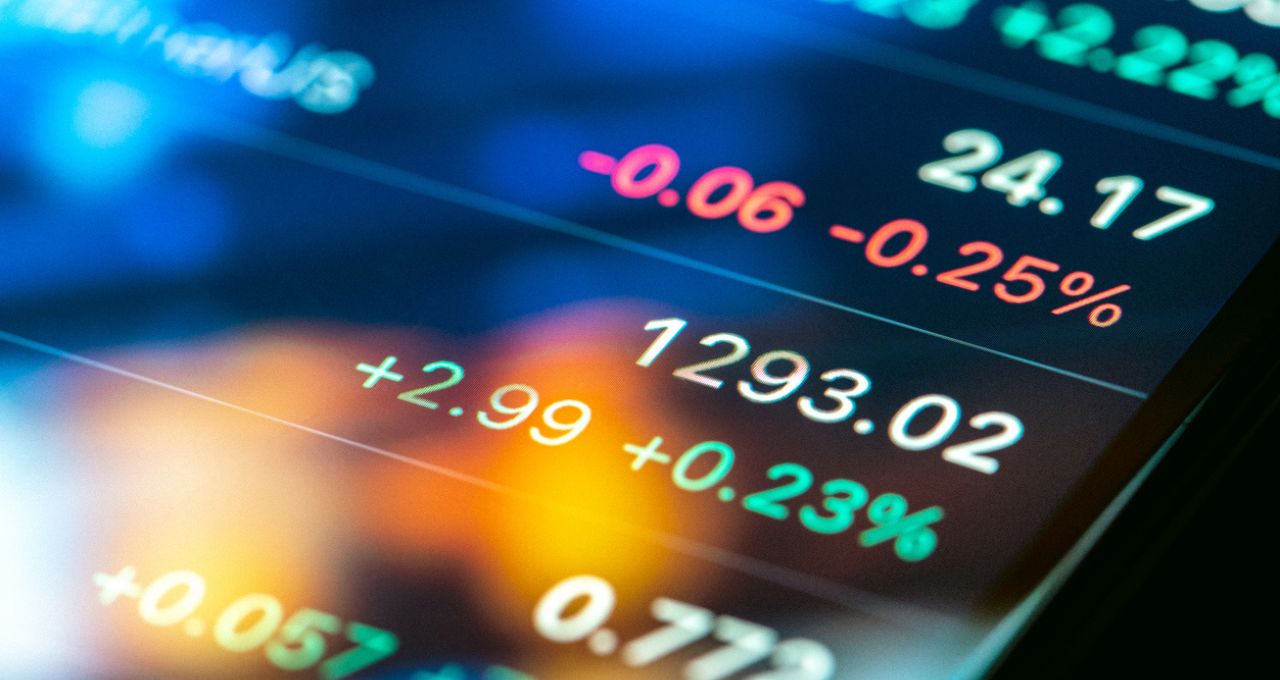 Enquanto o bitcoin alcança a marca de US$ 78.000, nomes de tesouraria de ativos digitais depreciados lideram a alta das ações cripto