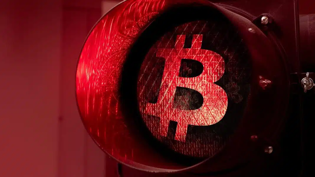 Bitcoin recupera a queda do fim de semana e volta a ser negociado a US$ 73.400, enquanto o petróleo recua novamente, ficando abaixo de US$ 100