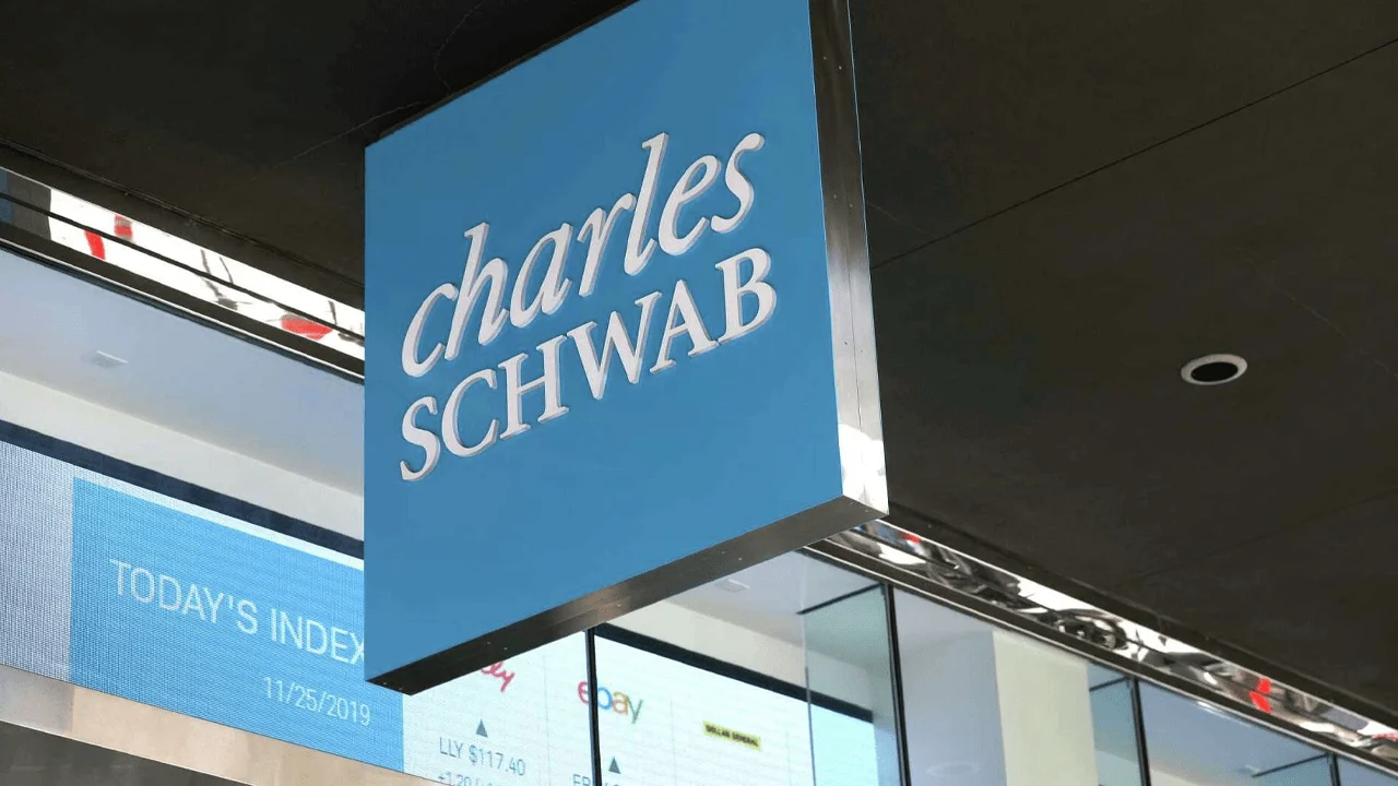 A Schwab pretende iniciar a negociação à vista de bitcoin e ether no primeiro semestre de 2026