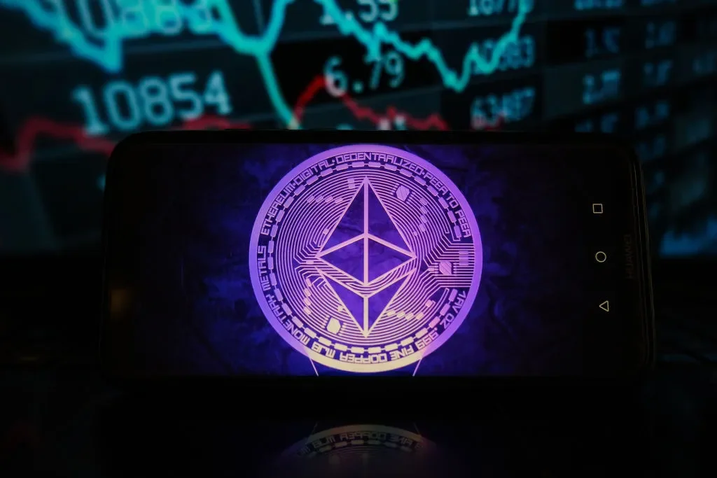 A Bitmine efetuou sua maior compra de ETH neste ano, apesar da recomendação de desaceleração de Tom Lee