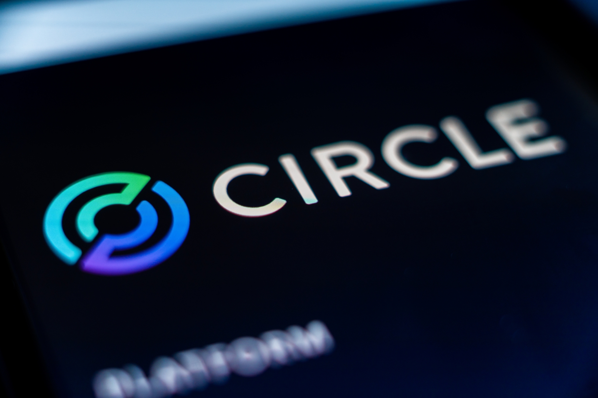 Com o avanço do Clarity Act, Circle e Coinbase lideram a valorização das ações de criptomoedas, com o bitcoin alcançando a marca de US$ 80.000