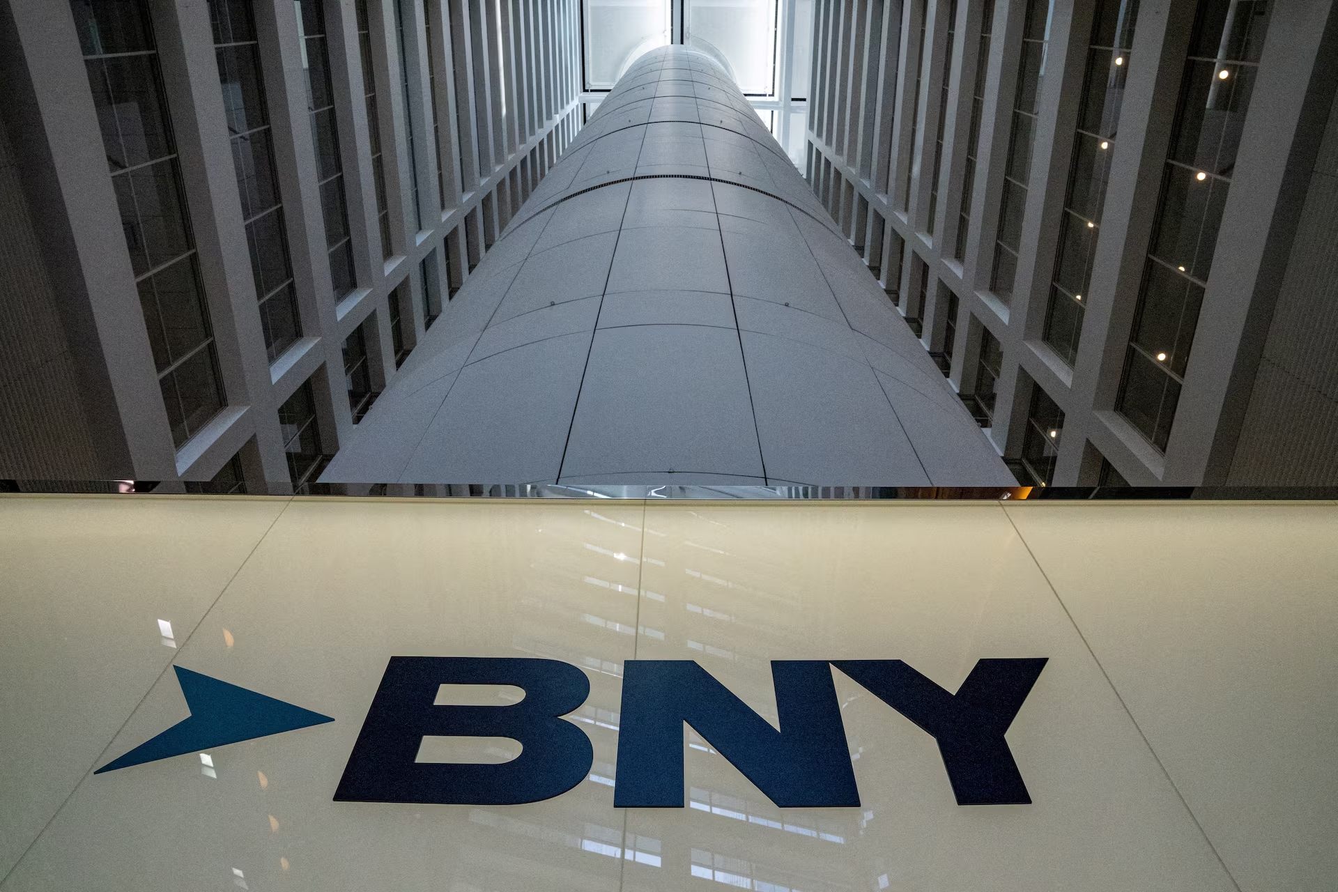 Administrador de fundos TradFi Baillie Gifford lança um fundo tokenizado baseado em Solana e Ethereum em parceria com o BNY