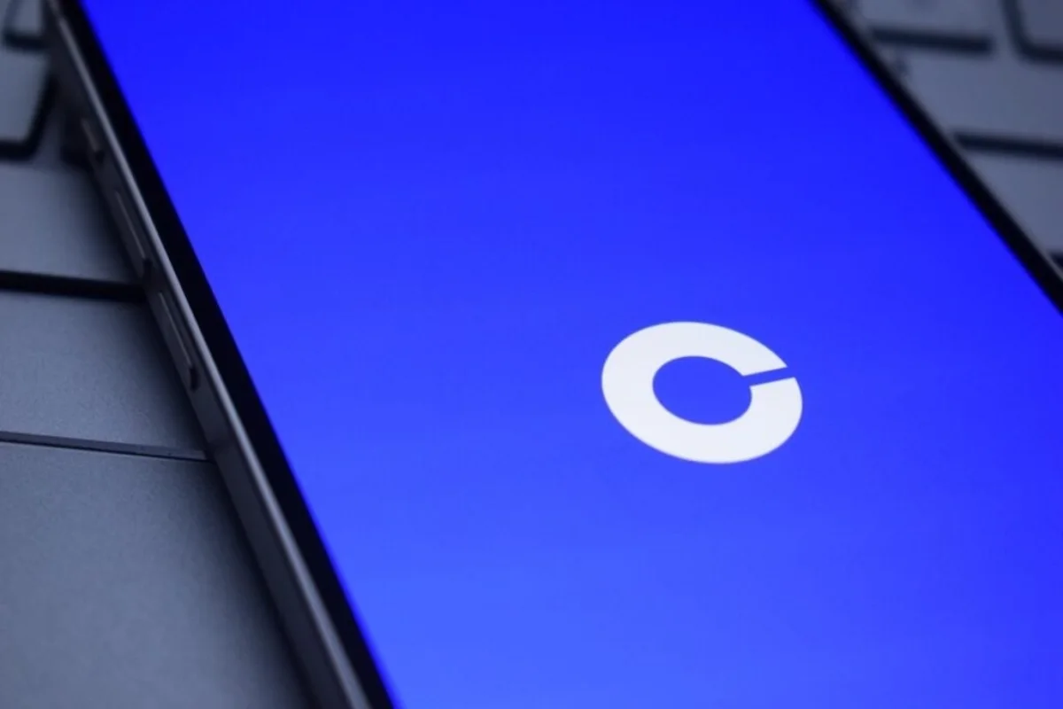 Coinbase recebe permissão no Reino Unido para proporcionar investimentos convencionais em conjunto com criptomoedas