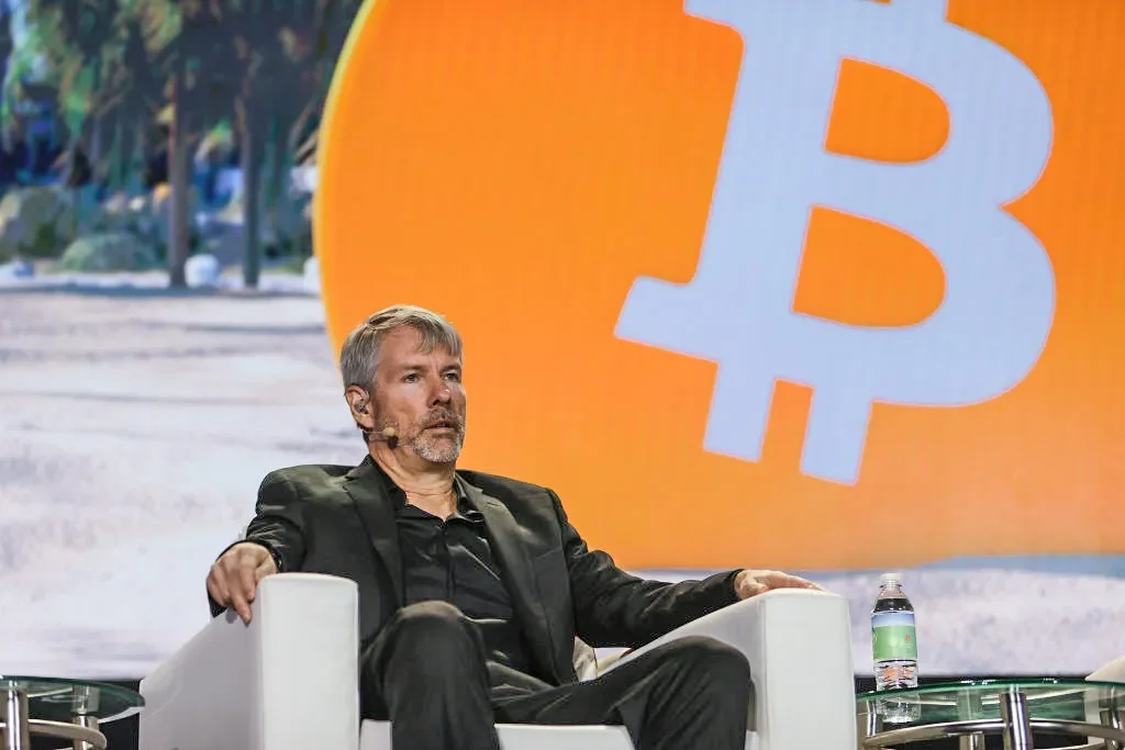 Michael Saylor propõe a primeira aquisição de bitcoin em dois meses, à medida que a criptomoeda se aproxima da marca de $79.000